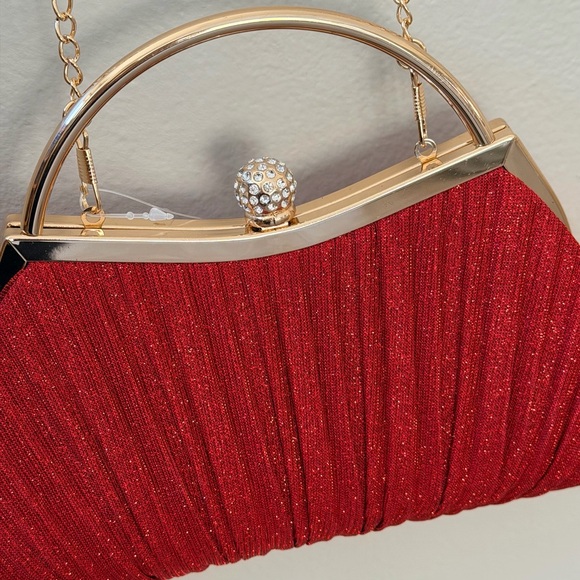 D’margeaux New York, Elegant Red Evening Clutch with Gold Chain - Picture 8 of 16
